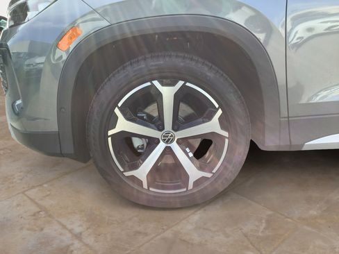 New 2025 Volkswagen Tiguan SE image 10