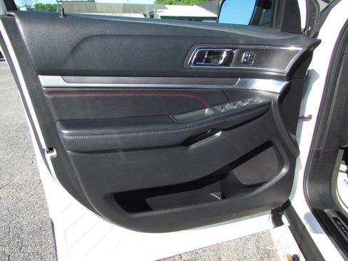 Used 2018 Ford Explorer Sport w/ Equipment Group 401A AWD/4WD image 11