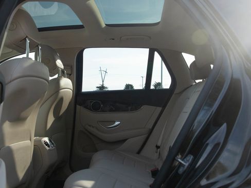 Used 2020 Mercedes-Benz GLC 300 4MATIC image 16