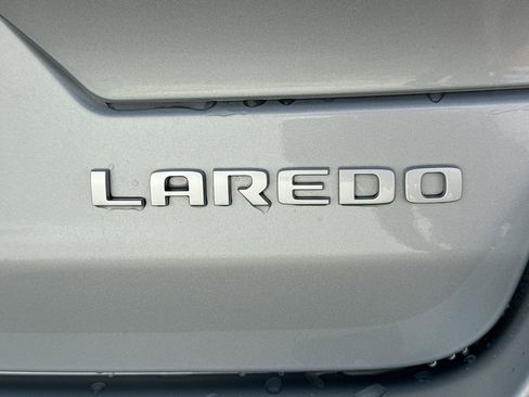 Used 2025 Jeep Grand Cherokee Laredo X RWD image 11