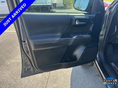 Used 2022 Toyota Tacoma TRD Off-Road AWD/4WD image 23