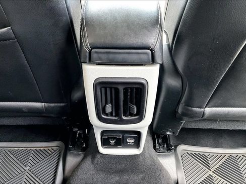Used 2019 Jeep Compass Latitude FWD image 16