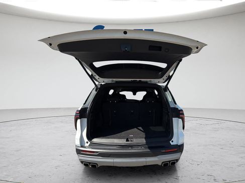 Used 2024 Chevrolet Traverse LT w/ LPO, Floor Liner Package FWD image 28