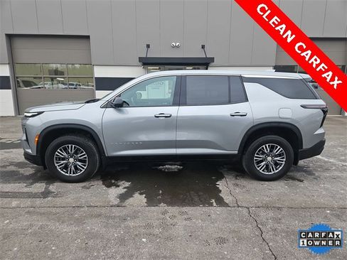 Used 2024 Chevrolet Traverse LS image 2