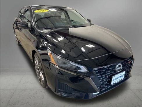 Used 2023 Nissan Altima 2.0 SR FWD image 8