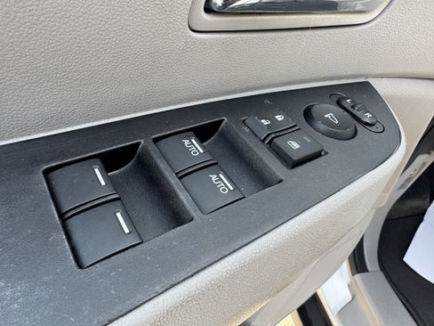 Used 2015 Honda Odyssey LX image 10