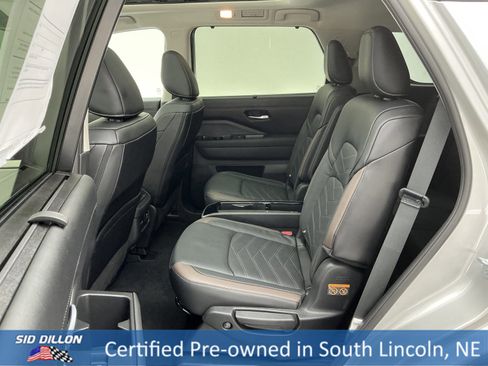 Used 2024 Nissan Pathfinder Platinum image 19