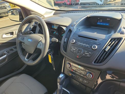 Used 2018 Ford Escape SE w/ SE Sport Appearance Package image 8