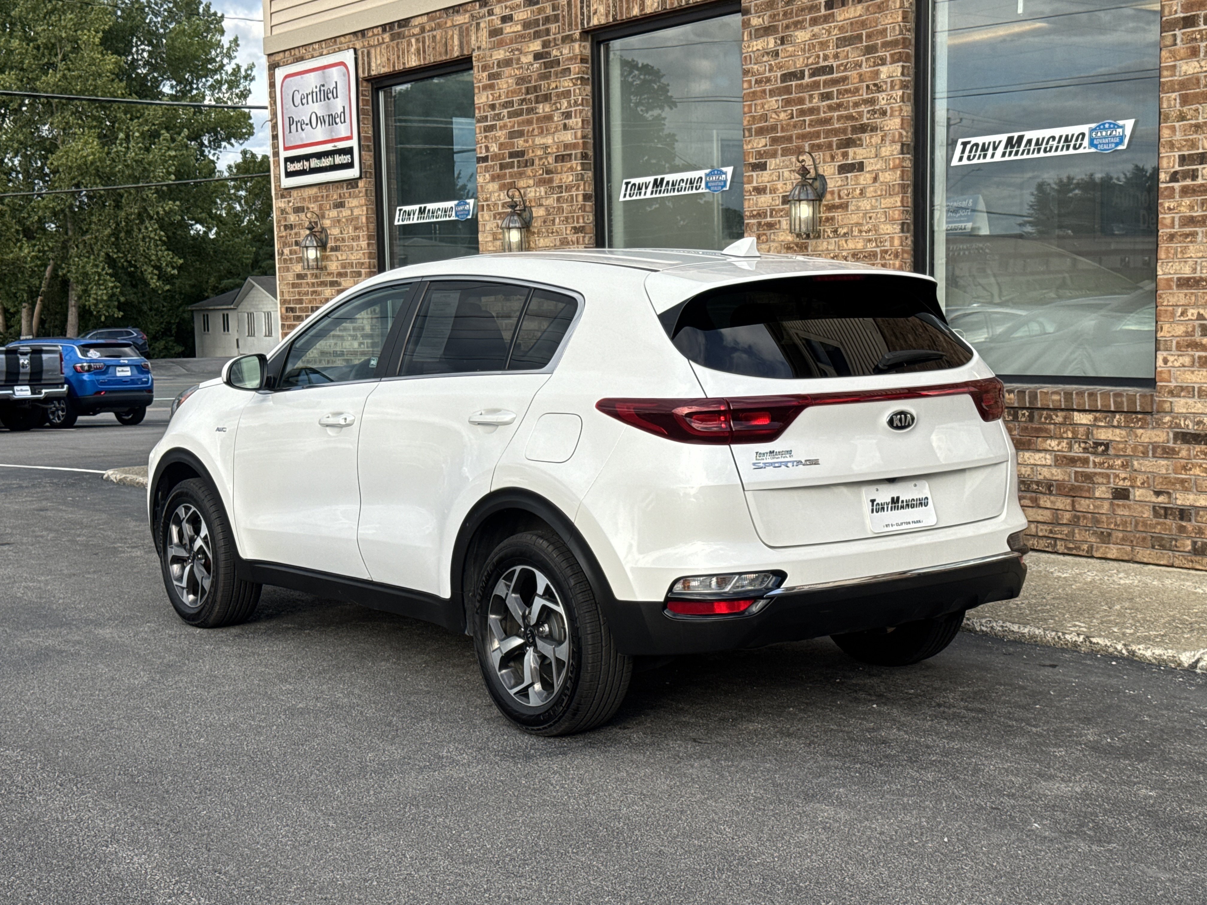 Used 2022 Kia Sportage LX AWD/4WD image 3