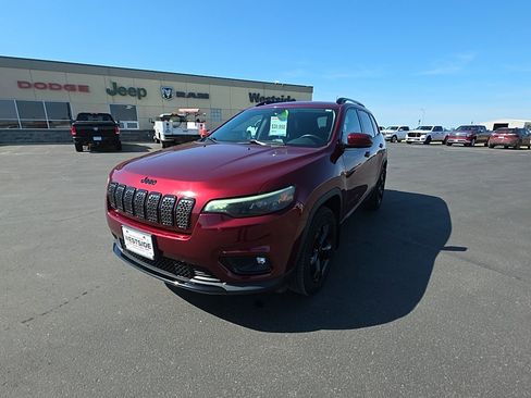 Used 2019 Jeep Cherokee Latitude Plus AWD/4WD image 2