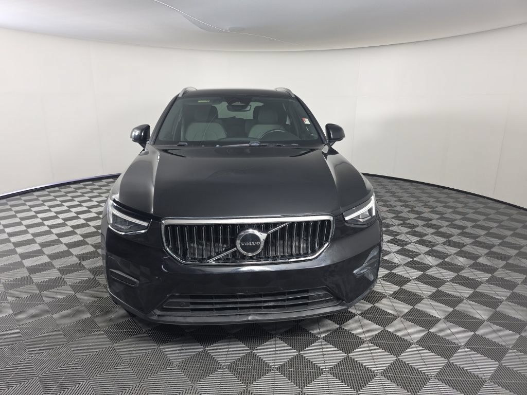 Used 2024 Volvo XC40 B5 Core AWD/4WD image 8