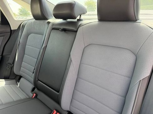Used 2025 Volkswagen Jetta SE FWD image 19