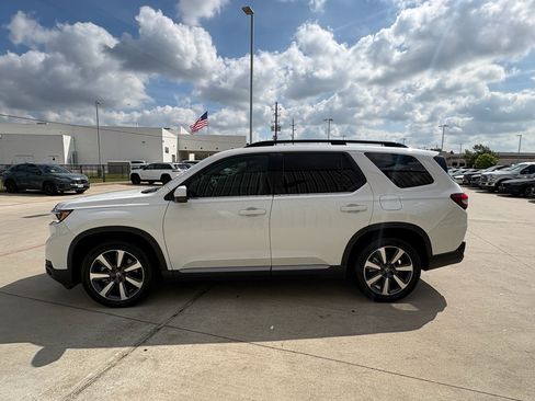 Certified 2024 Honda Pilot Touring image 6