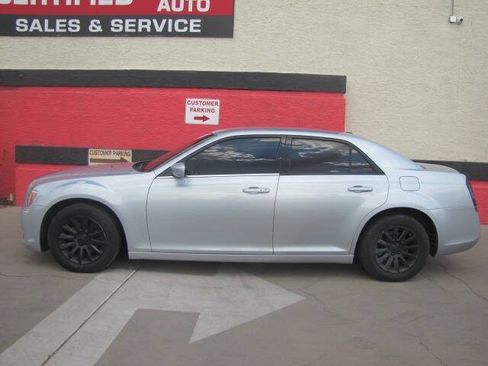 Used 2013 Chrysler 300 RWD image 2