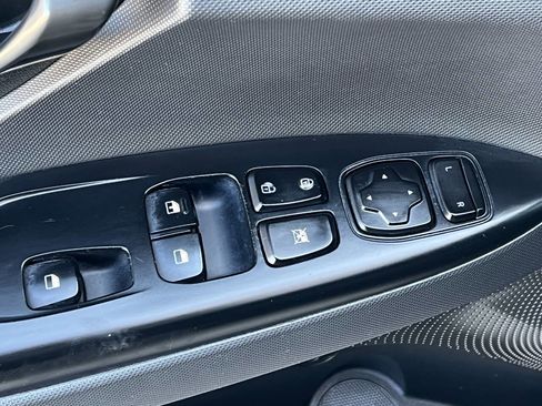 Used 2020 Hyundai Veloster 2.0 image 15