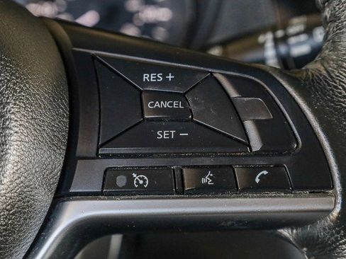 Used 2018 Nissan Rogue SV image 22