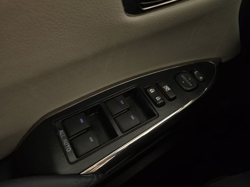 Used 2013 Toyota Avalon XLE FWD image 24