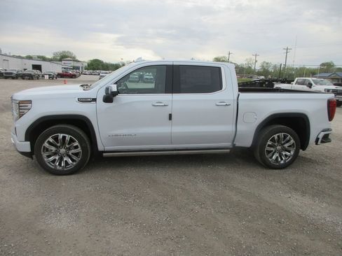 New 2026 GMC Sierra 1500 Denali w/ Denali Reserve Package AWD/4WD image 10
