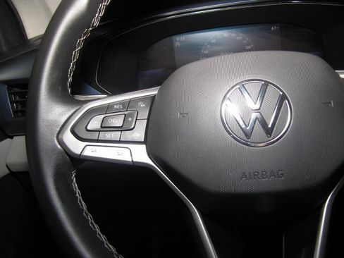 Used 2022 Volkswagen Taos SE image 5