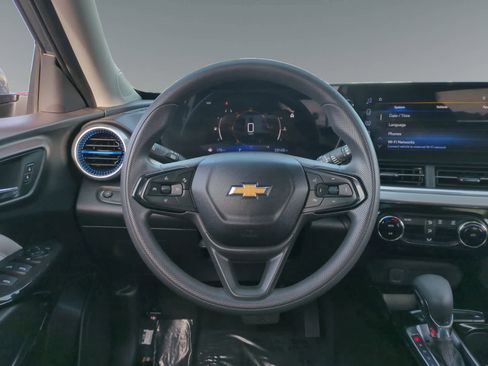 Used 2024 Chevrolet Trax LT image 12