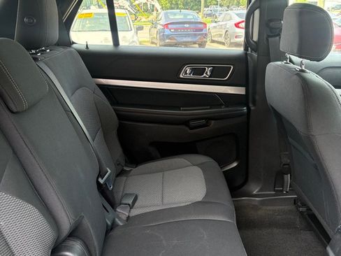Used 2017 Ford Explorer XLT w/ Equipment Group 201A AWD/4WD image 13