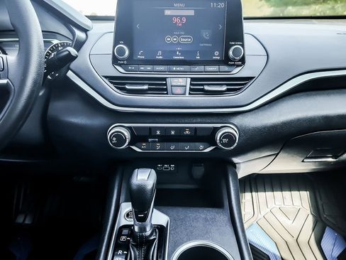 Used 2022 Nissan Altima 2.5 SV image 3