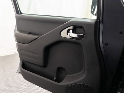 Used 2018 Nissan Frontier SV image 18