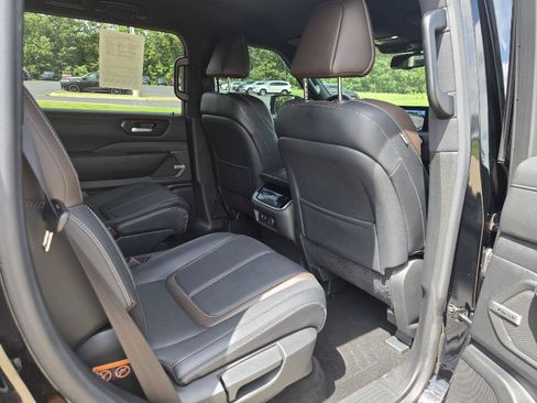 Used 2025 Nissan Armada SL w/ Captain's Chari Seat Package AWD/4WD image 28