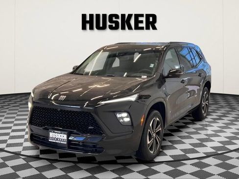 Used 2025 Buick Enclave Sport Touring image 4