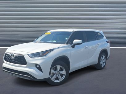 Used 2024 Toyota Highlander LE