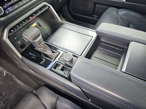 Used 2022 Toyota Tundra Platinum AWD/4WD image 35