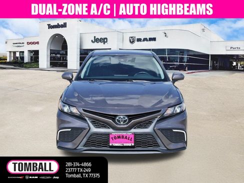 Used 2022 Toyota Camry SE w/ Convenience Package FWD image 2