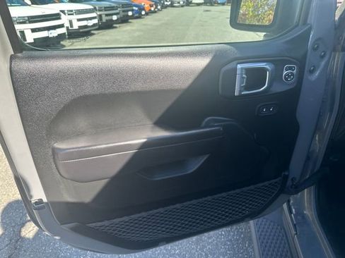 Used 2021 Jeep Gladiator Sport image 10