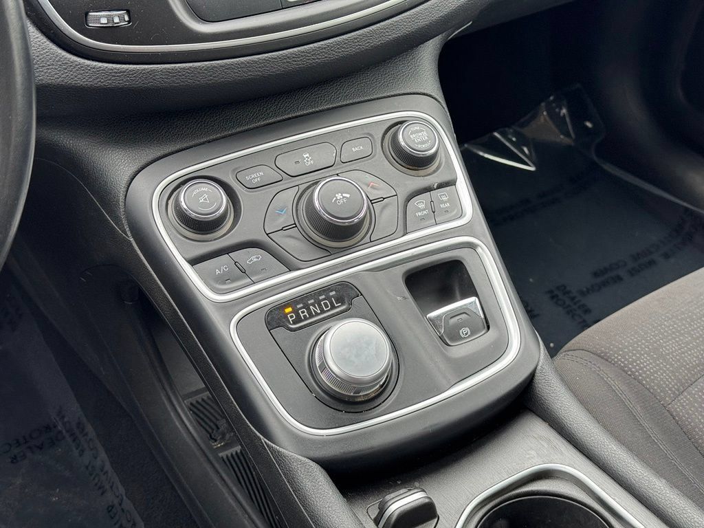 Used 2015 Chrysler 200 Limited w/ Convenience Group FWD image 16