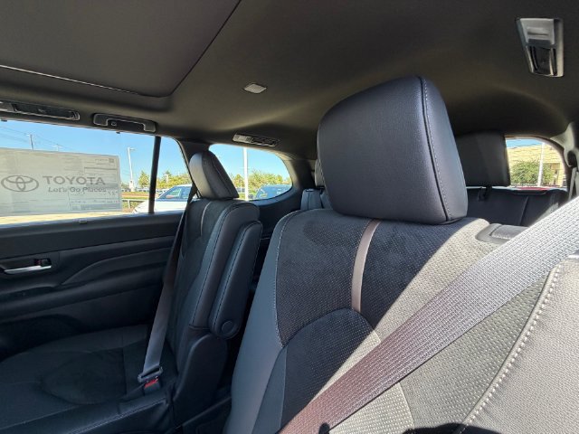 New 2026 Toyota Grand Highlander AWD Hybrid image 18