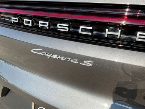 Used 2024 Porsche Cayenne S AWD/4WD image 24