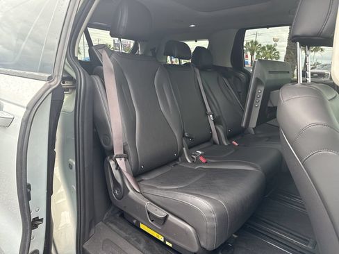 Used 2025 Kia Carnival SX FWD image 23