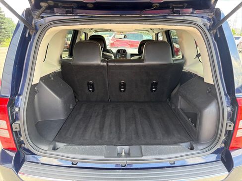Used 2014 Jeep Patriot Latitude w/ Freedom Edition Package AWD/4WD image 9