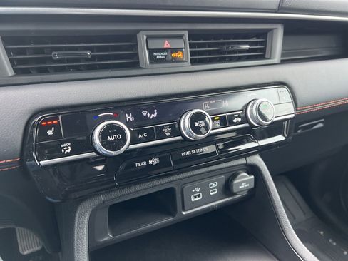 Certified 2025 Honda Pilot Sport image 10