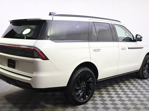 New 2025 Lincoln Navigator Reserve w/ Jet Appearance Package image 7