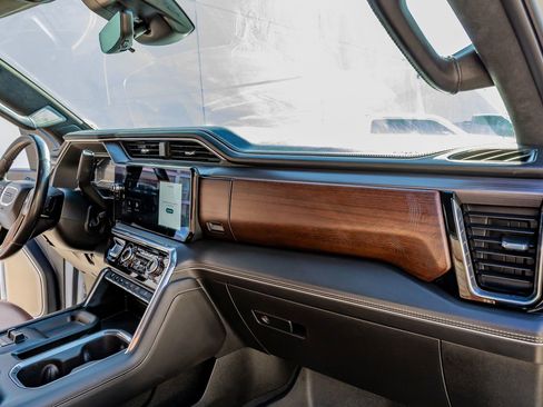 Used 2024 GMC Sierra 2500 Denali Ultimate image 17