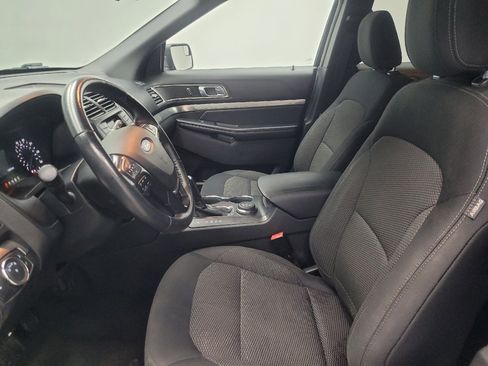 Used 2018 Ford Explorer XLT AWD/4WD image 17