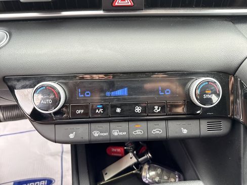Used 2022 Hyundai Elantra Blue FWD image 25