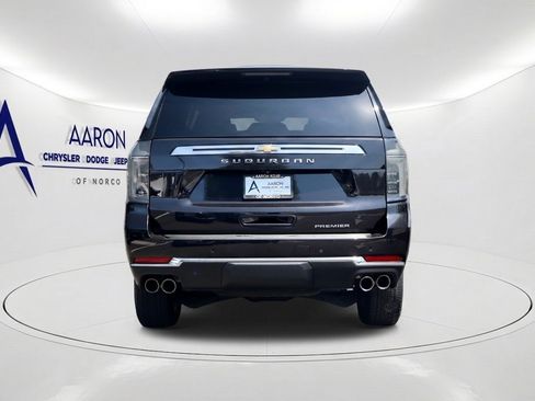 Used 2025 Chevrolet Suburban Premier RWD image 5