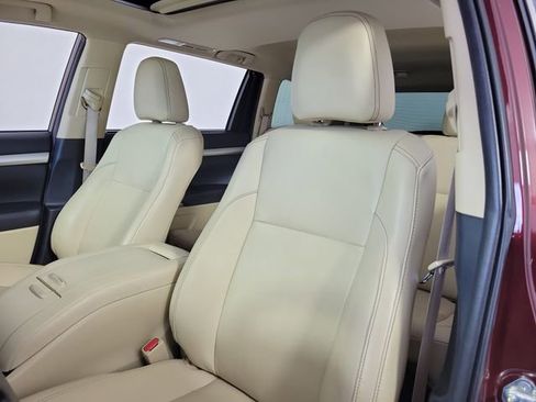 Used 2019 Toyota Highlander XLE FWD image 20