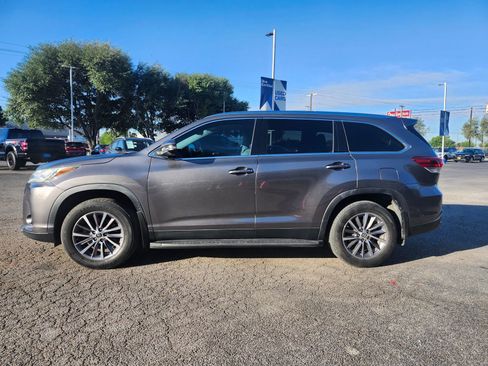 Used 2019 Toyota Highlander XLE FWD image 6