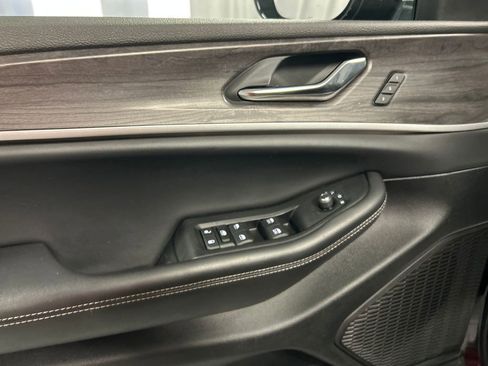 Used 2024 Jeep Grand Cherokee Limited AWD/4WD image 14