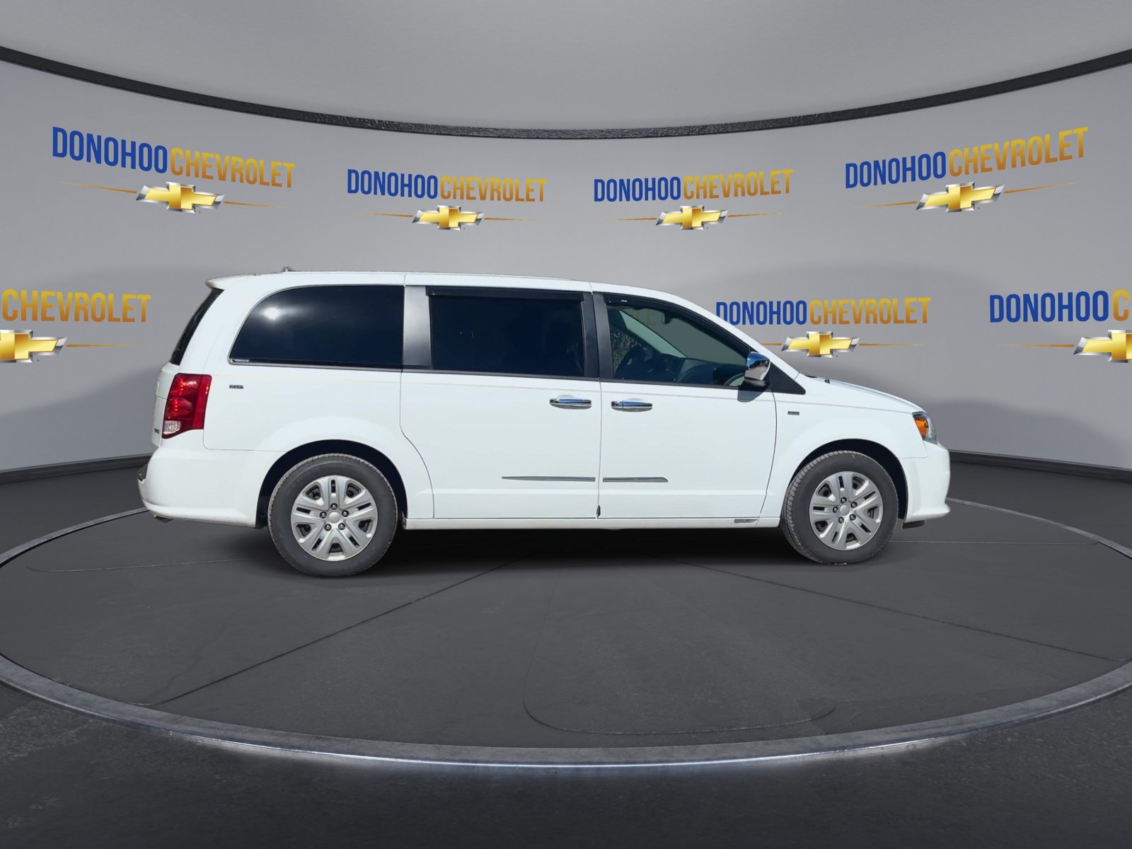 Used 2019 Dodge Grand Caravan SE w/ UConnect Hands-Free Group FWD image 12