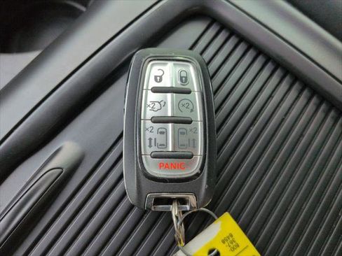 Certified 2024 Chrysler Pacifica Touring-L w/ S Appearance Package image 27