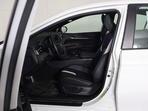 Used 2025 Toyota Camry SE image 26